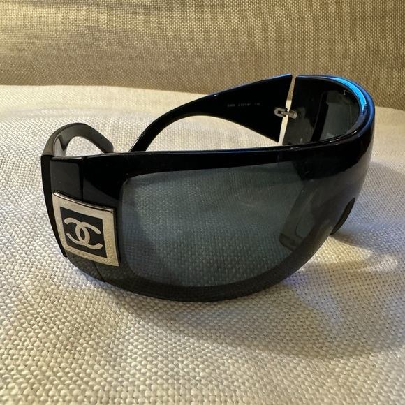 Chanel Shield glasses- these are worn and have scratches on the screen - Picture 1 of 5